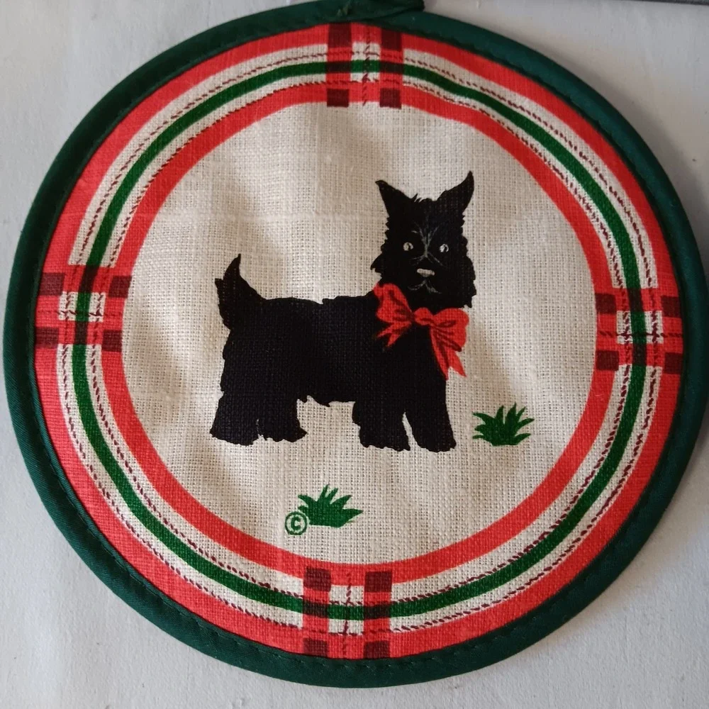 VTG Scottie Dog Potholders Set of 2 Scottish Terrier‎ Plaid 8 Inch Round Retro
